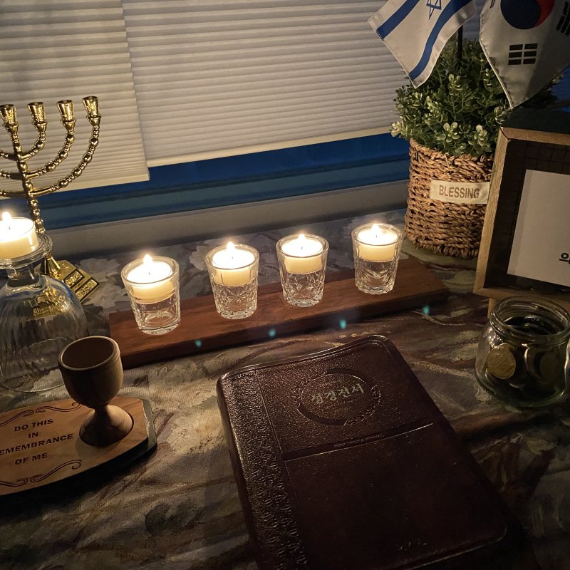 넷째날 빛을 밝힙니다~ 해피 하누카!^^